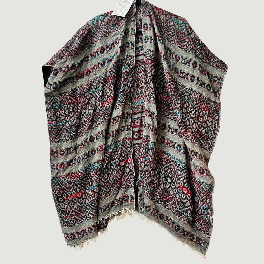 Quagga Textured Ruana Red Blue Gray Geometric Fringe Wrap OS